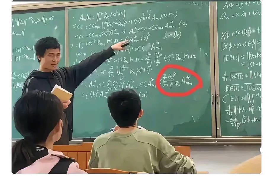 韦东奕成神是谁在背后推动的？
韦东奕一条抖音，寥寥几句话，圈粉2000万，神上加