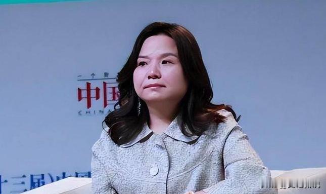 “捐给国外都给不还给中国！”中国女企业家欠着国内200亿不还，可对美国却大大方方