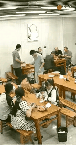 老王一脸懵逼，我究竟错在哪里？
老王其实不老，才五十四岁，前妻离婚后他已经单了近