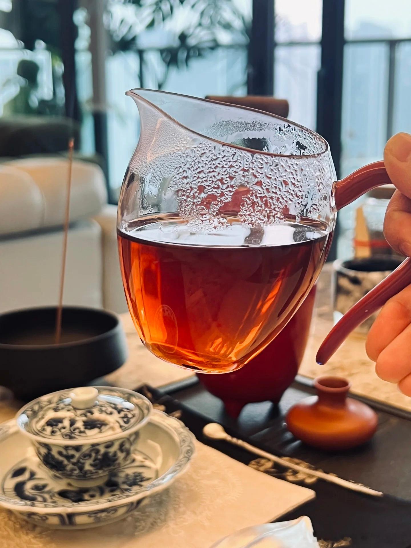 每天早晨属于自己的时间泡一壶喜欢的热茶坐在自己的茶桌边细细品味[微风]金油趋势专