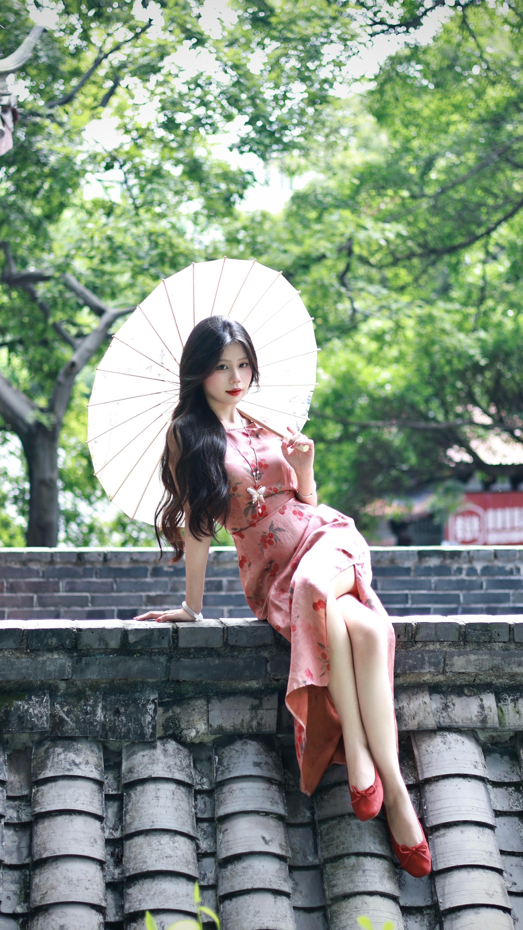 “某些时候 人亦如花 若要见时必会相逢”