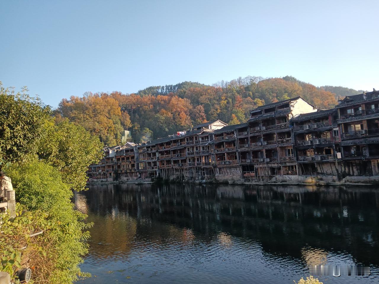 湘西凤凰初冬的景色：如同一位温婉的画师，用灵巧的双手，绘就的一幅斑斓的画卷。