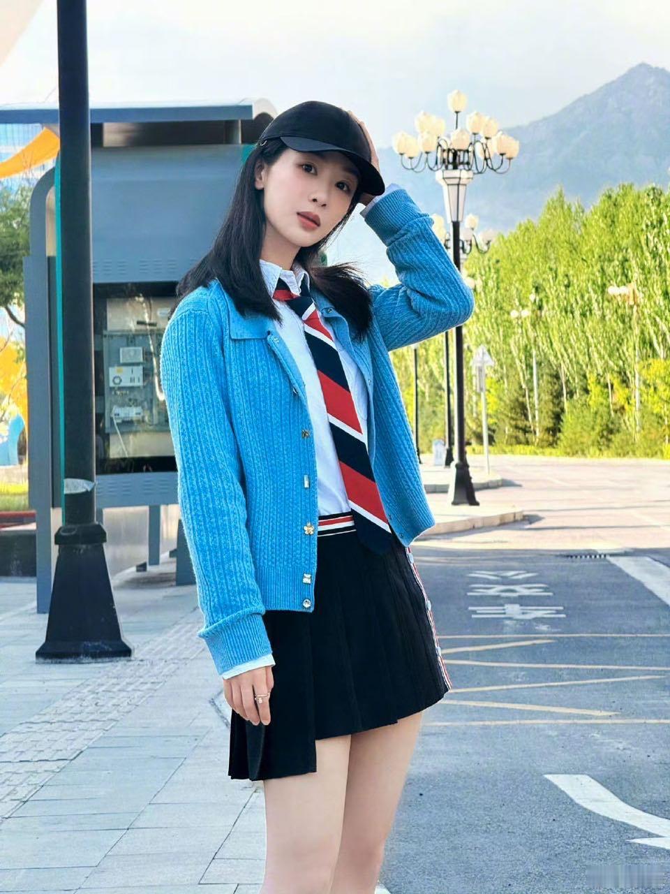 杨紫出门走一走plog杨紫嘻嘻出门走一走杨紫嘻嘻 出门走一走～ ​​​