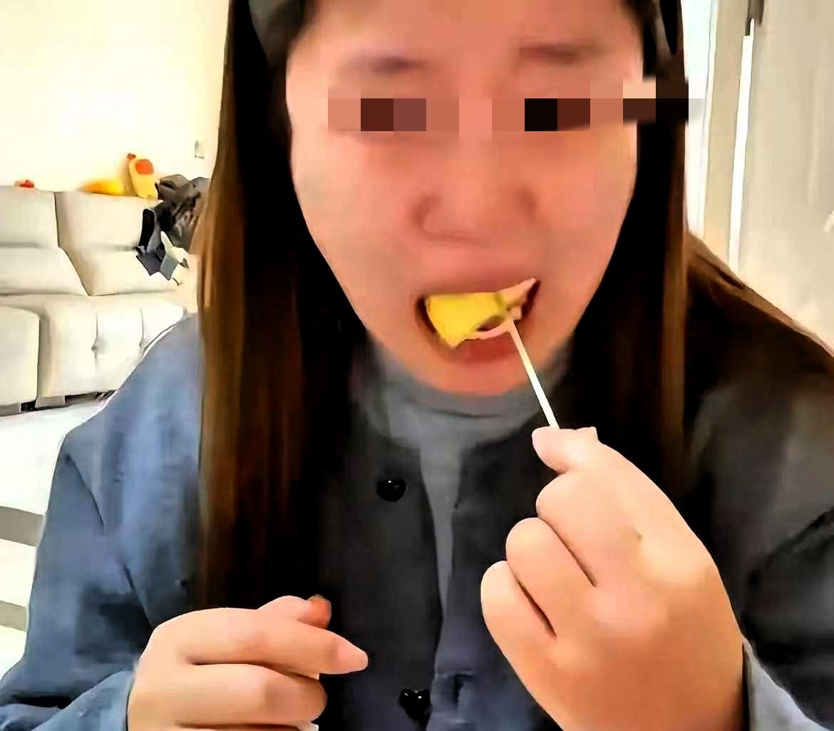 怀孕两个多月的媳妇，自己掏钱买点水果，却被丈夫骂“吃死你”，半个月后她去了医院