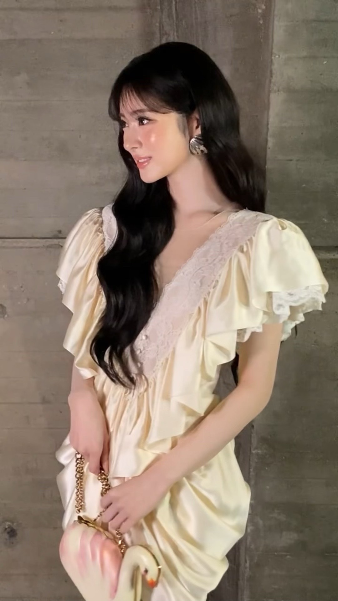 亮相巴黎时装周的Anna田中杏奈🦢田中杏奈巴黎时装周造型 Anna巴黎时装周造