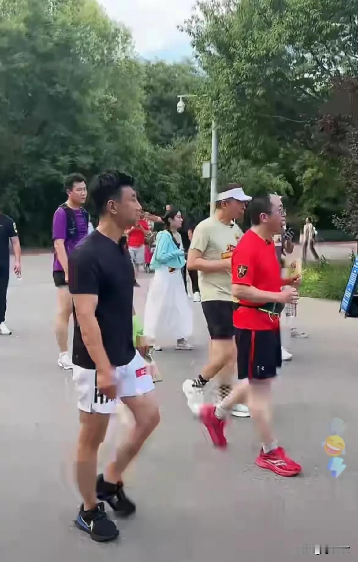 周鸿祎对这个储会长是真的不错
本来以为就是一锤子买卖，甚至还可能暗中把储会长当沙