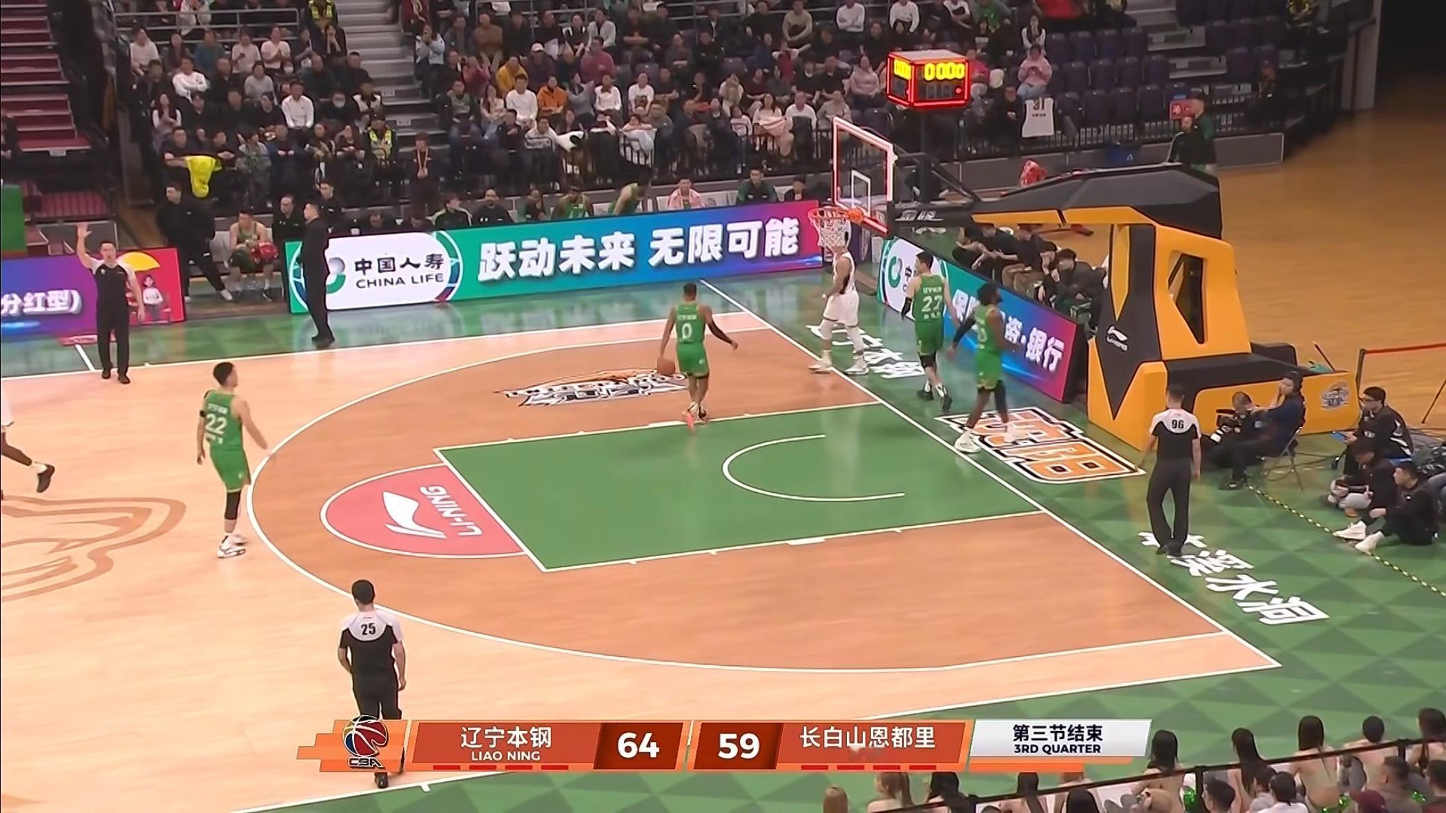 三节比赛结束辽宁队暂时领先5分辽宁男篮vs吉林男篮辽宁男篮