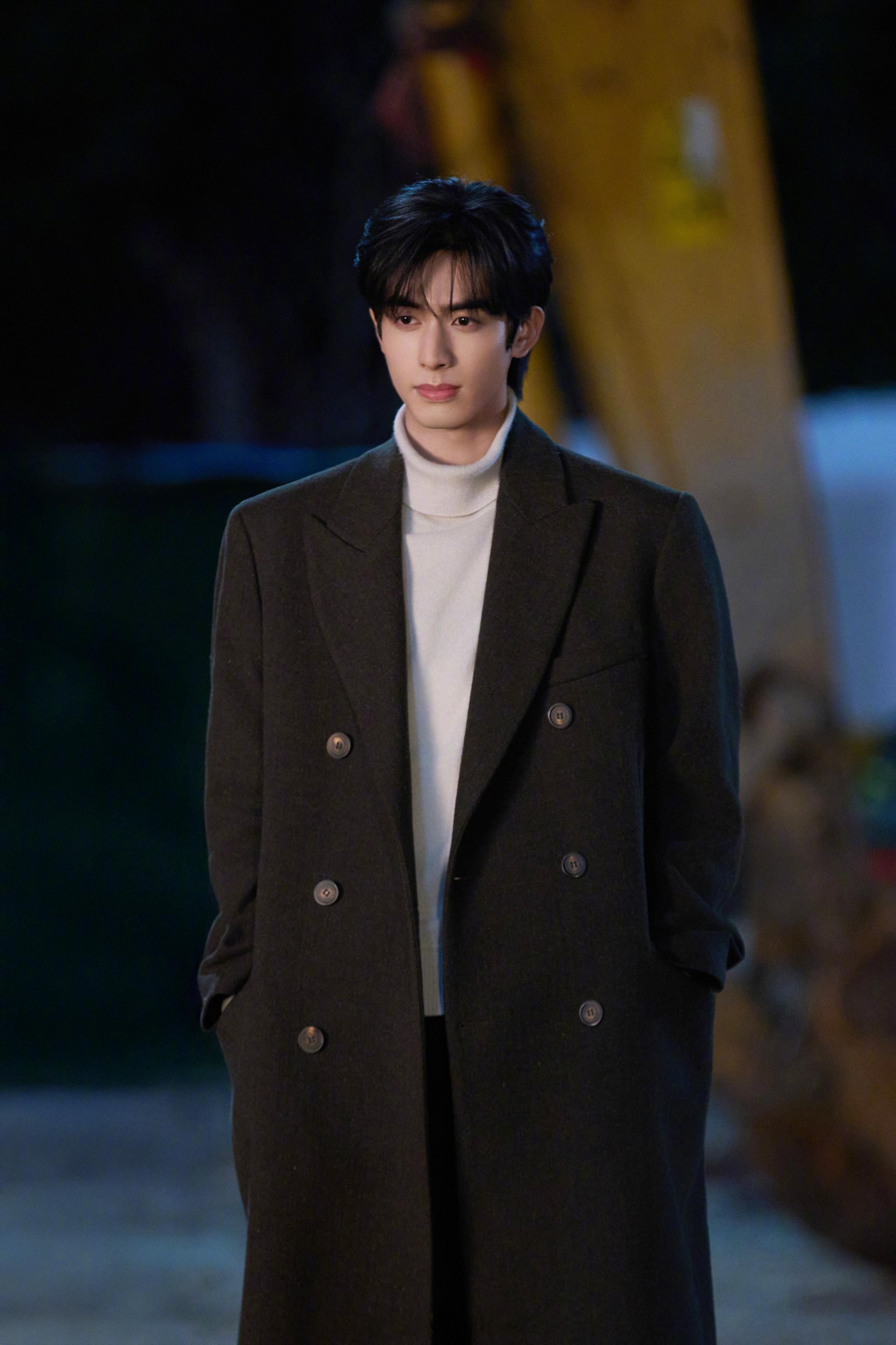 不得不说宋威龙和张凌赫都挺帅的！单论颜值来说，这两位都能排进内娱95生前三的！你