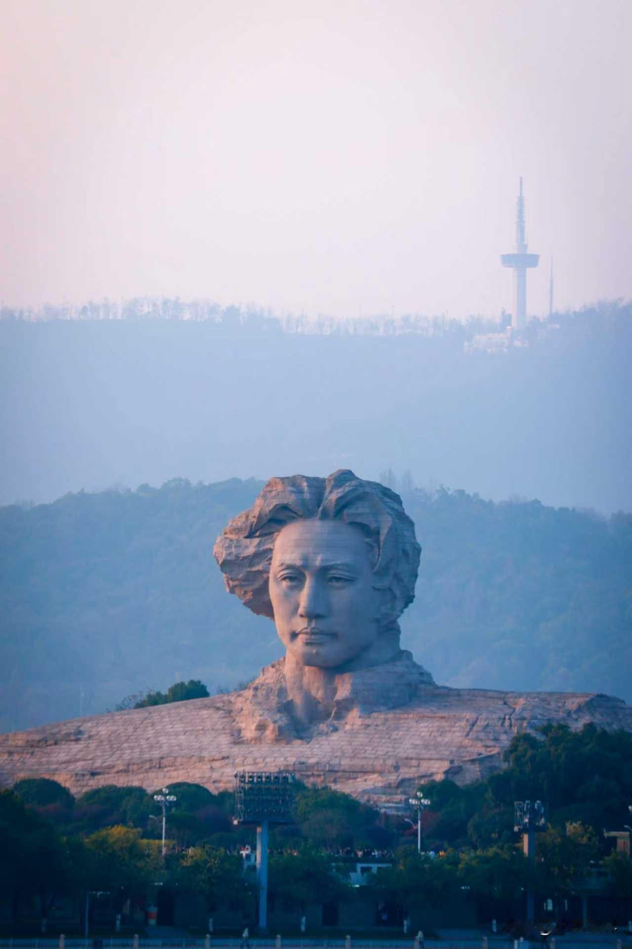 向着太阳的方向，边走边拍，追着光走[可爱]