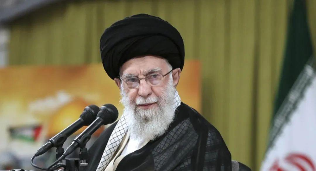 伊朗硬刚美国划死线！
敢打就迎史无前例反击，
底牌硬到不怂.


特朗普刚派林肯