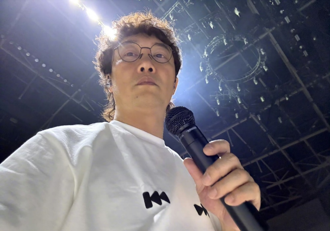 陈奕迅演唱会疑出现焦虑症躯体化，我们其实比起想见面，更希望你能注重身体[苦涩][