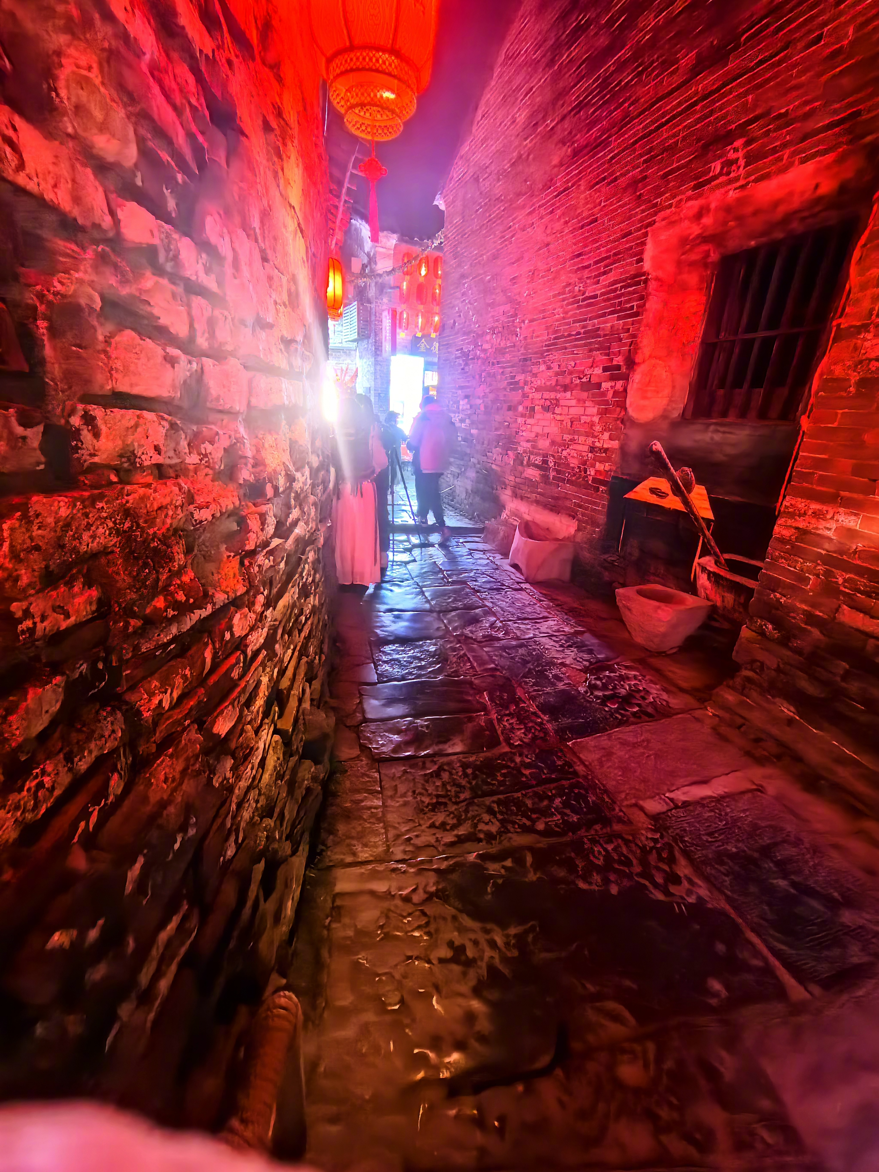 ✨暮色降临，千年的黄姚古镇又换了另一番模样。国家级夜间文化和旅游消费集聚区黄姚，