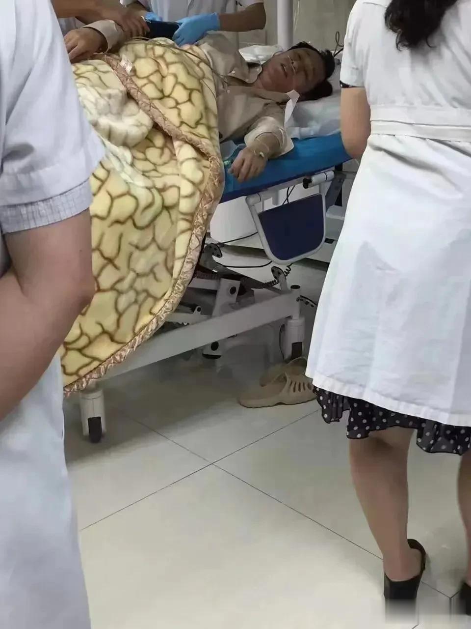 又一个突发新消息，恒大掌门人许家印被扣押后，由于心肌梗塞，正在北京301医院抢救