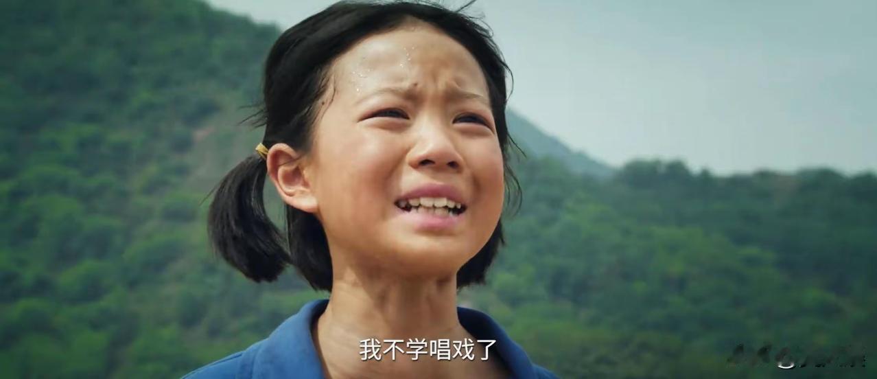 《主角》大结局了，地下的纸巾也满了。
从小被逼着进剧团学唱戏，被所有人看不起欺负