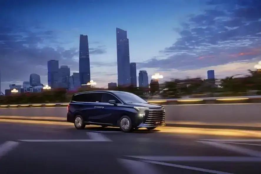 听我一句劝，买MPV不纠结：

1、50万——腾势D9
2、40万——买传祺向往