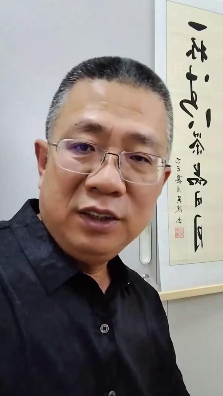一群人。
当一群人摆明了欺负你，你该怎么办？是擒贼先擒王，还是杀鸡给猴看？在围攻