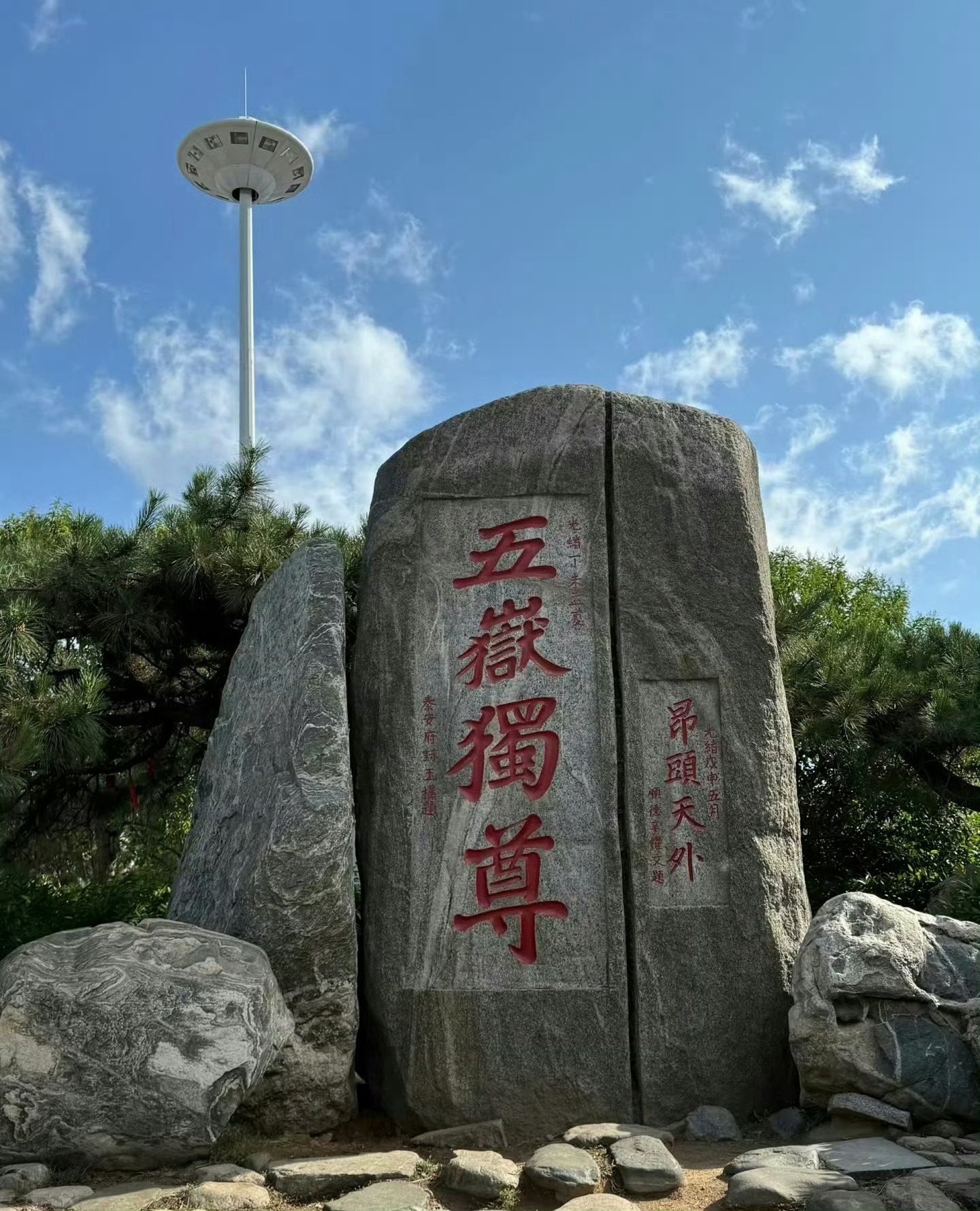 总有人说，山东的美好藏在细节里。不止是好客的人情，更有山海相拥的风光、烟火绵长的
