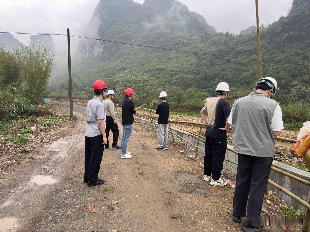作为资料员，就怕没有跟上进度，现在我来的这个项目就是我一个同事她来跟的资料，然后