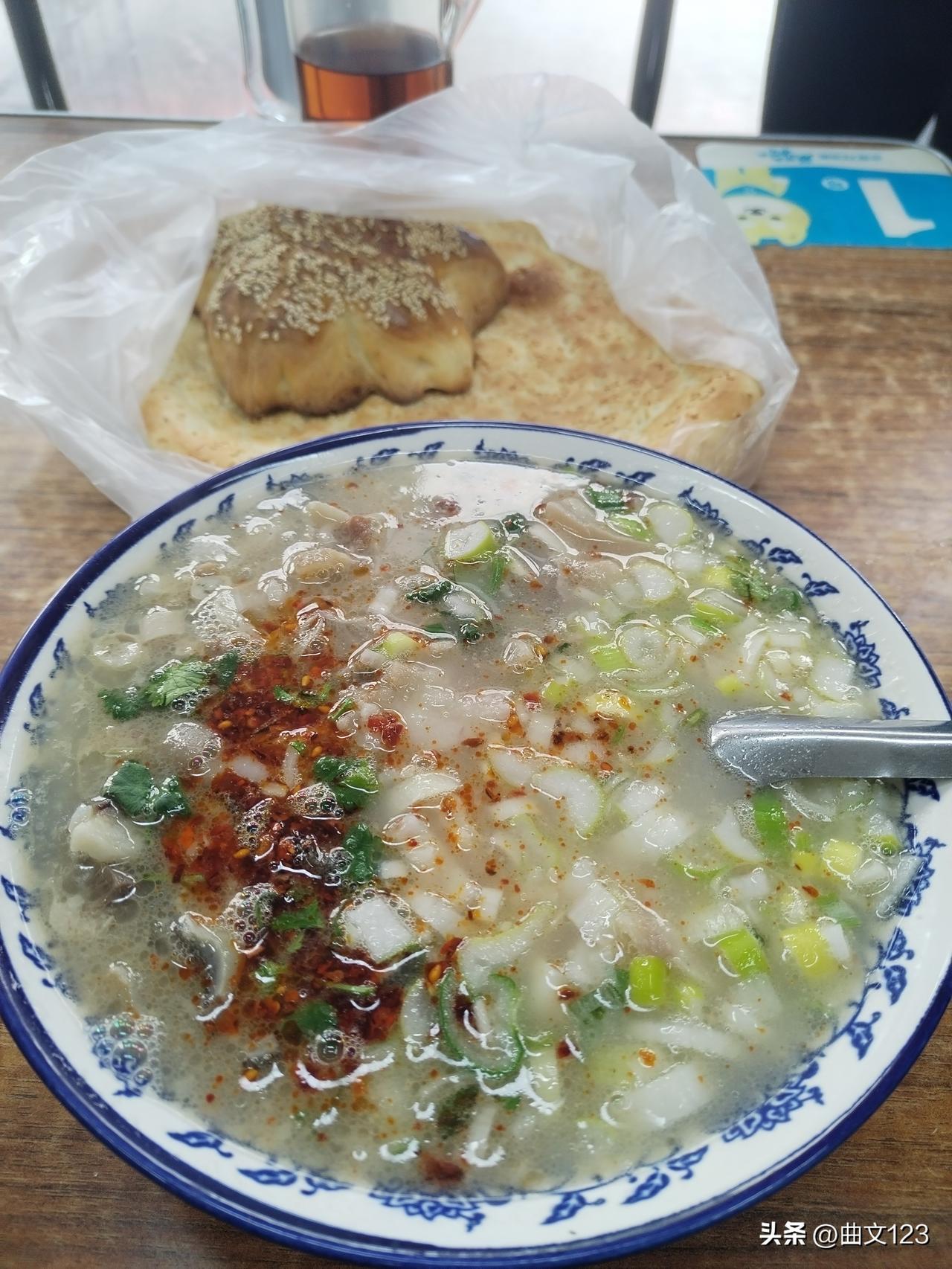 烟台 15 元的羊杂汤，超值，老店了，味道不错！