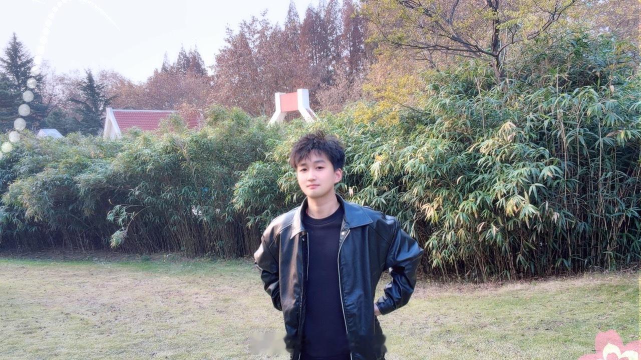 试问一下：大学四年每天按部就班上课、睡觉、吃饭，没逃过课，没挂过科，还拿过奖，毕