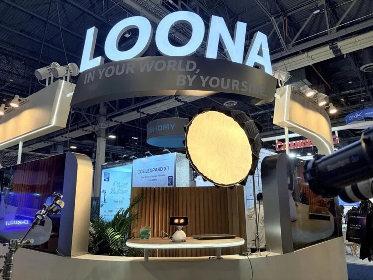 可以科技携全球首款桌面AI伙伴DeskMate登陆2026 CES 开启“人机共生”新范式