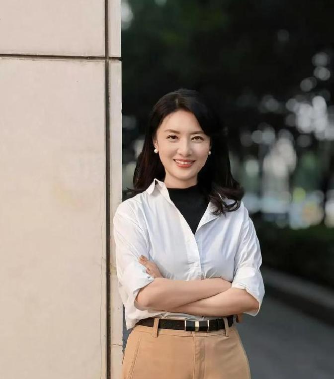 广州车展这回可热闹了！2025年国际车展刚拉开帷幕，展区挤满人头攒动，足足22万