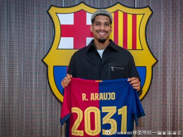 当地时间周四晚间，巴萨发布官方公告，确认与25岁的乌拉圭中卫罗纳德·阿劳霍续约至
