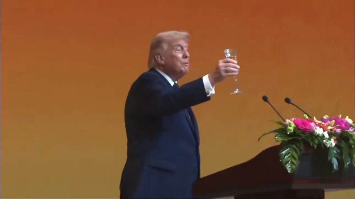 到了中国，特朗普才像美国总统特朗普访华热点观点特朗普访华欢迎宴会