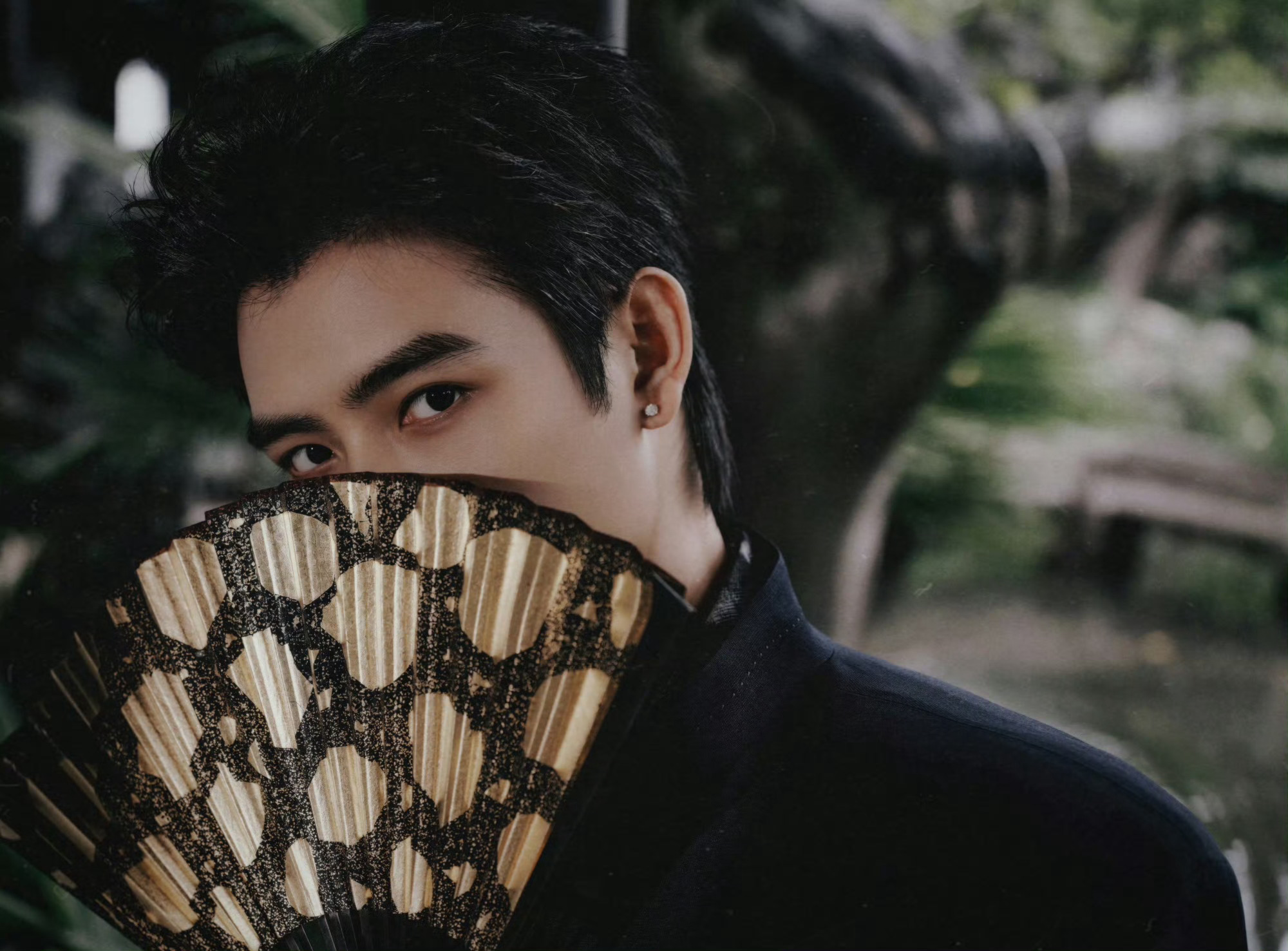 陈飞宇电影首映状态跟着陈飞宇在苏州学非遗聚焦首映现场，陈飞宇从容自信状态满分，长