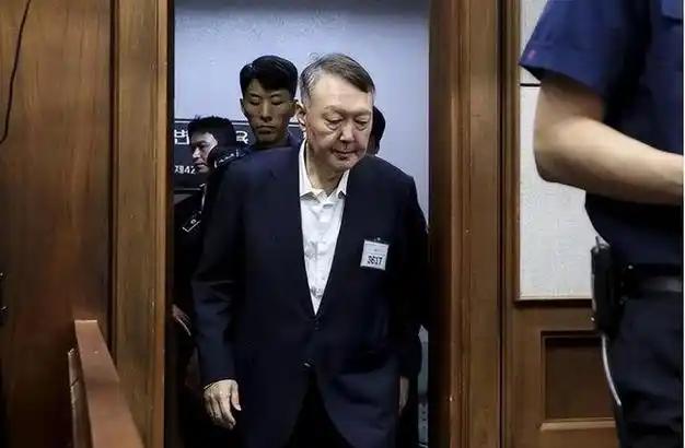 尹锡悦果然破防了！他当着法庭上所有人的面，向全体韩国国民喊出一句话，在场各方目瞪