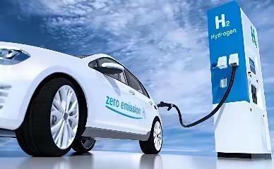 我最近跟一个干汽车零部件的朋友吃饭，他说了个事，让我琢磨了半天。

他说他们厂以