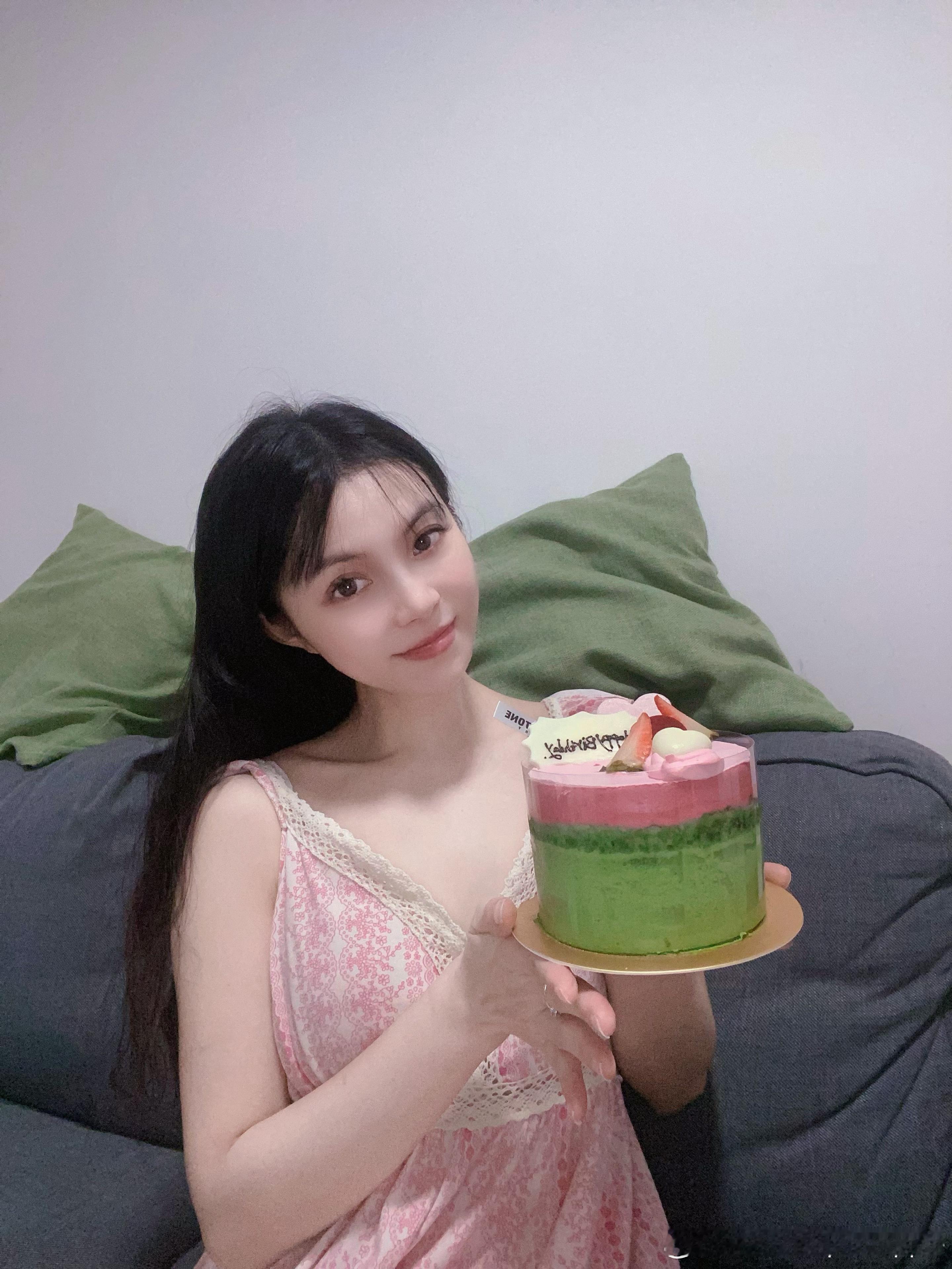 赶在最后一天的处女座🎂爱自己才有能力爱我所爱[心]#生日快乐##今日份自拍# 
