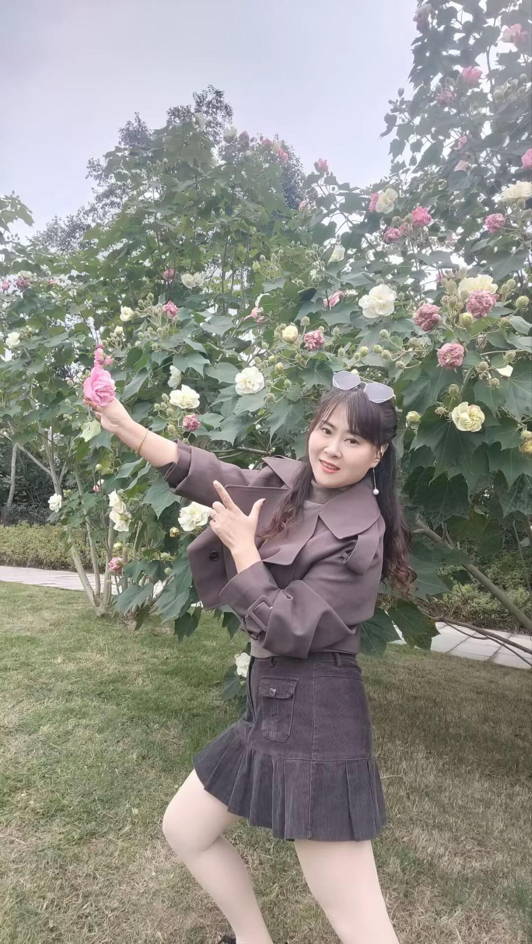 世界上最遥远的距离，不是爱，也不是恨，而是最熟悉的人，渐渐变陌生了