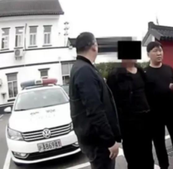 “一时冲动，害人害己。” 浙江台州，35 岁男子与 44 岁女子发生关系时，见对