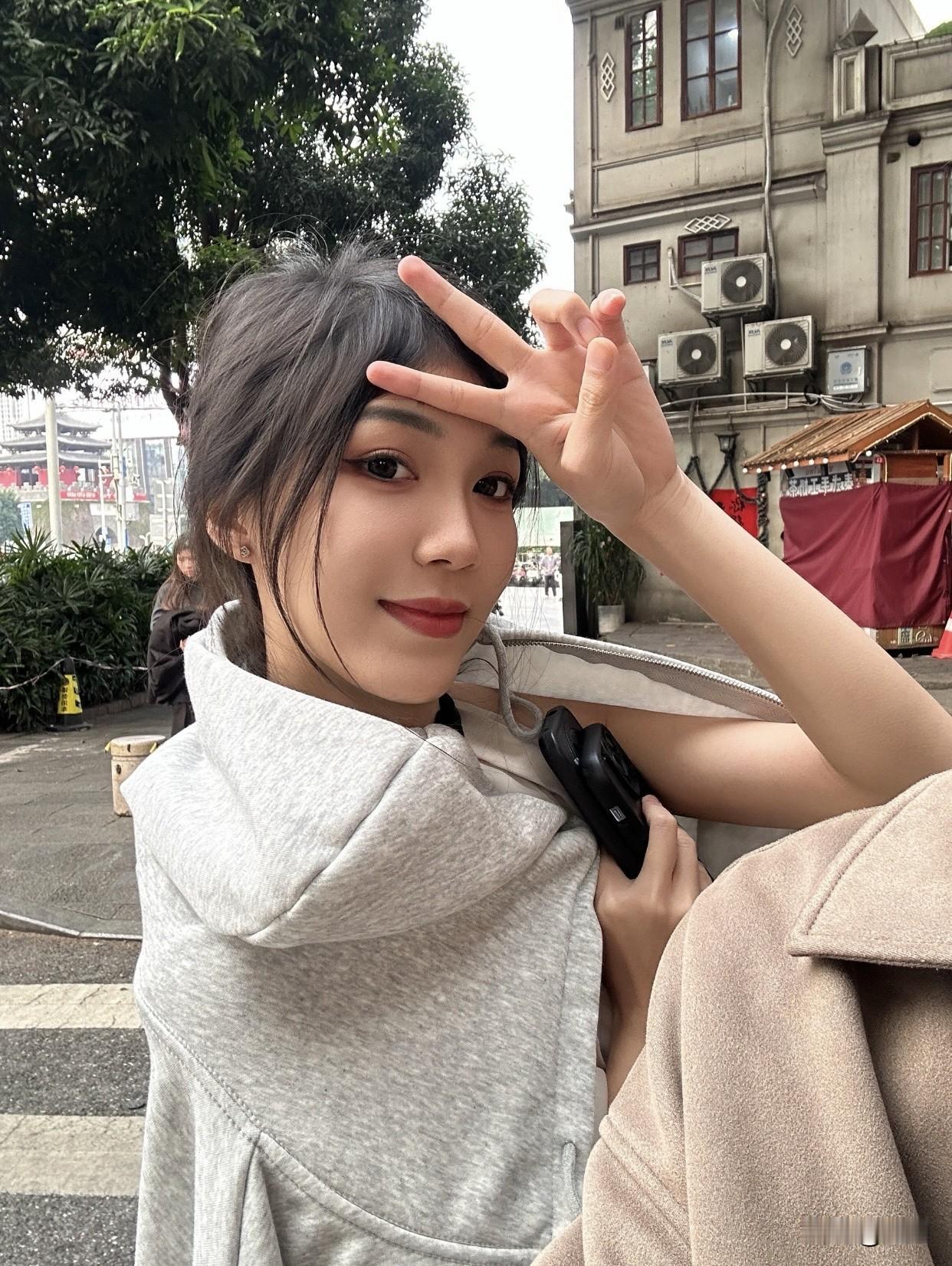 美到骨子里的女人，是什么样子的有丰富的内涵，不断学习知识充实自己。