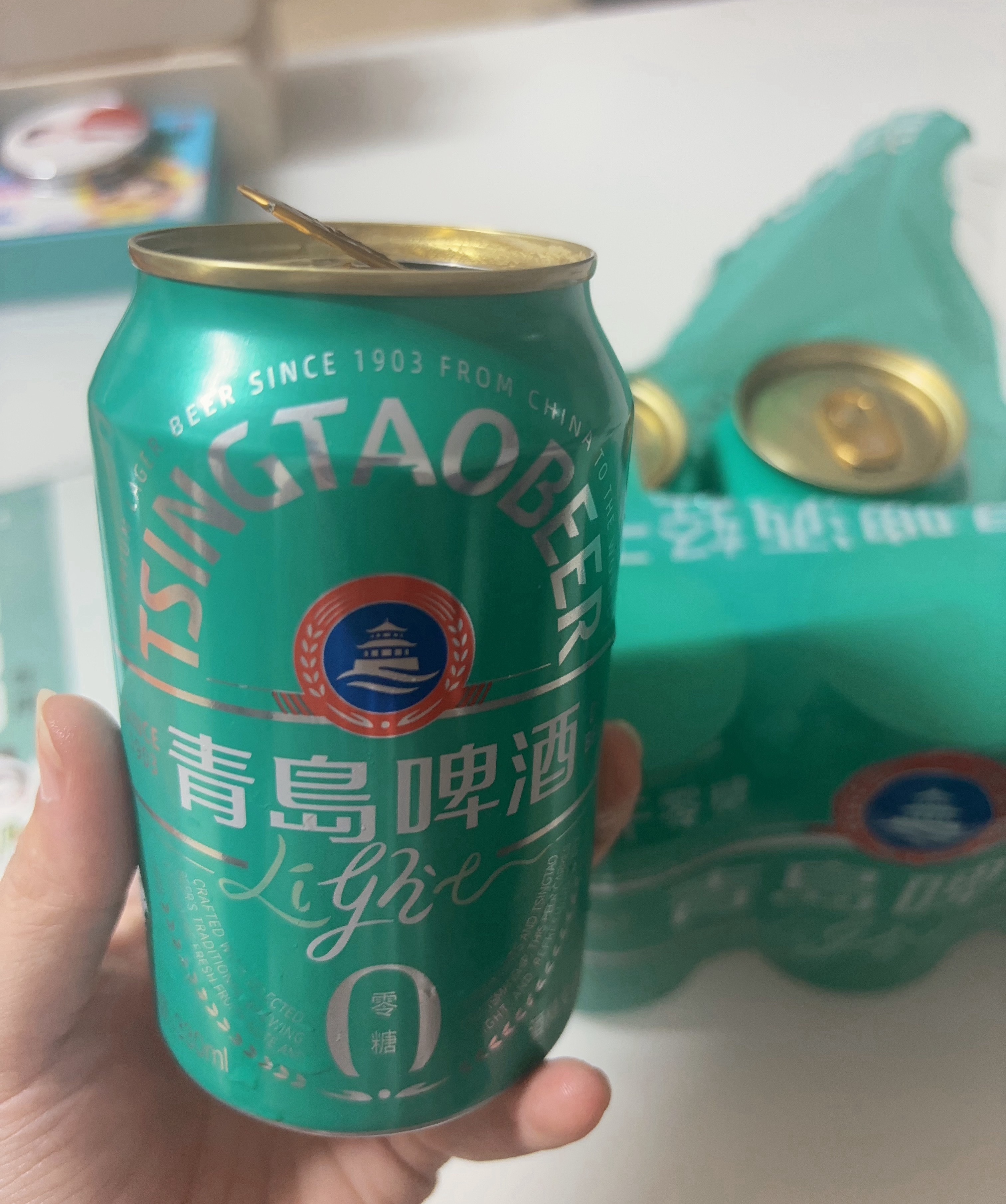 哎呀已美美喝上肖战同款啤酒