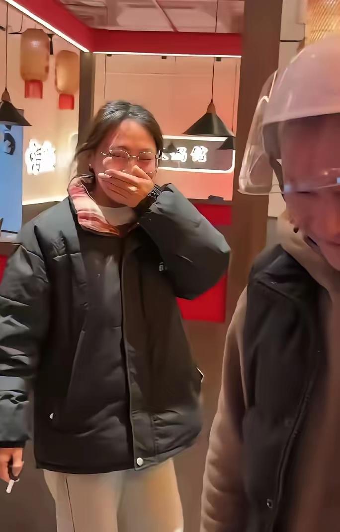 老板看到员工朋友圈吐槽丢车，啥也没说，转身买了辆新的送去。

这事儿要是发生在你