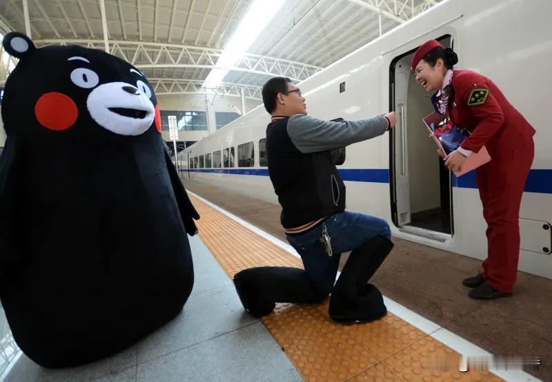 禁毒队长竟成走私毒品的被告人，这剧情反转得比电视剧还离谱。沈阳市公安局于洪分局原