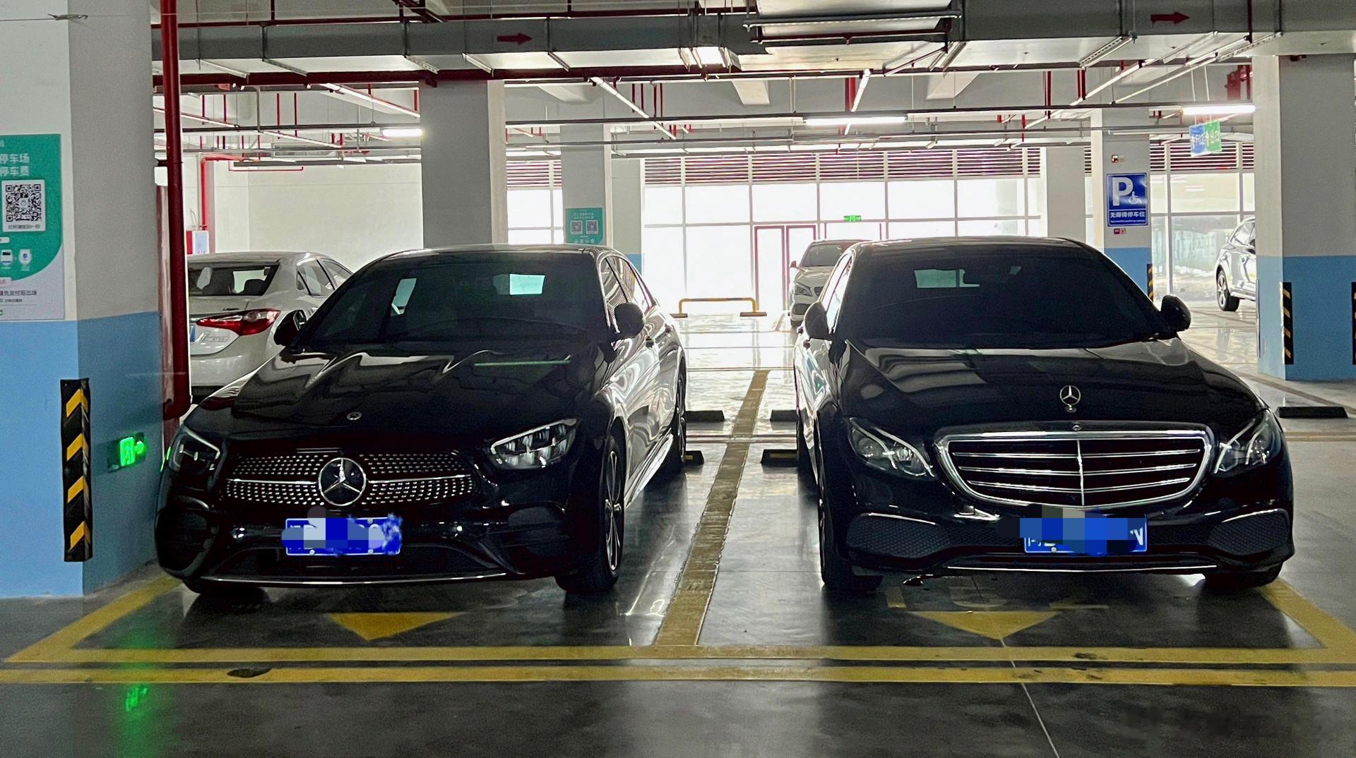 在车库旁边停了两辆奔驰E系，很多人喜欢立标，可是怎么看，我还是喜欢大标多一些。显