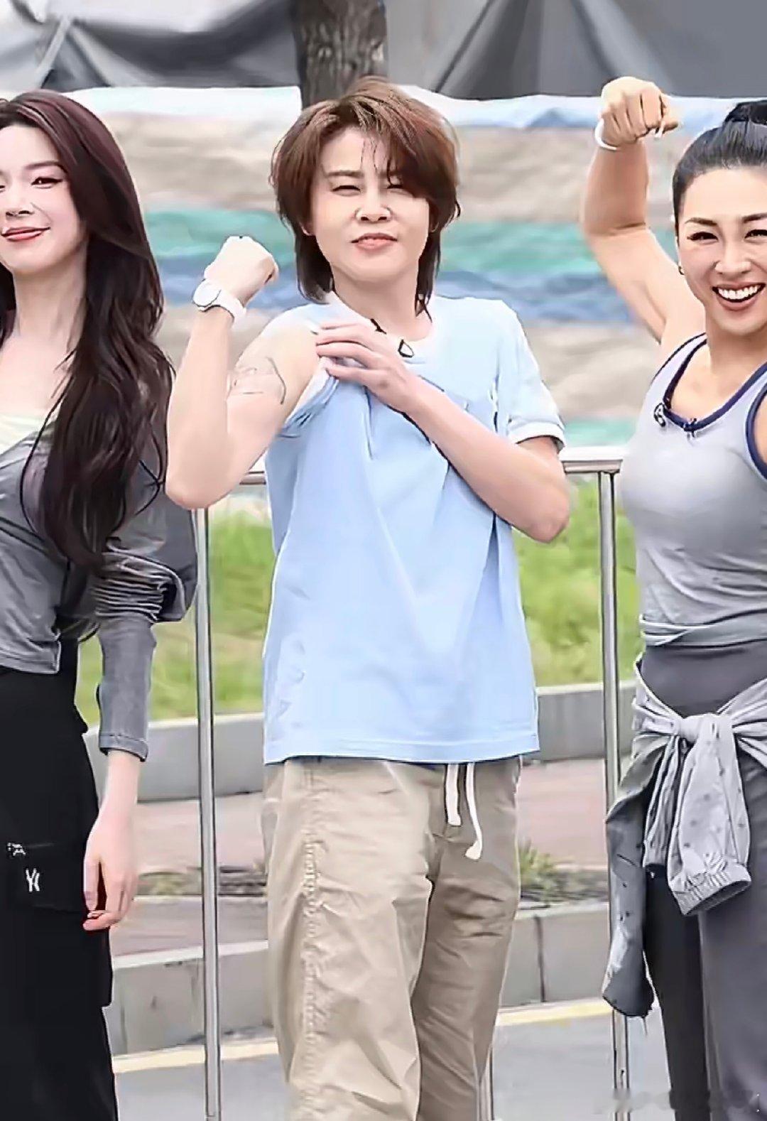 王濛肌肉线条真正的顶级自律！王濛一身实力线条，满满的安全感 