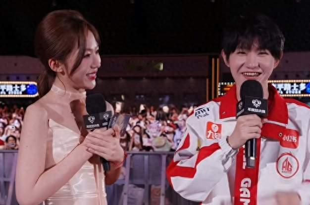 AG一诺采访闹乌龙，说的是终点还是重演？天云都被吓了一跳