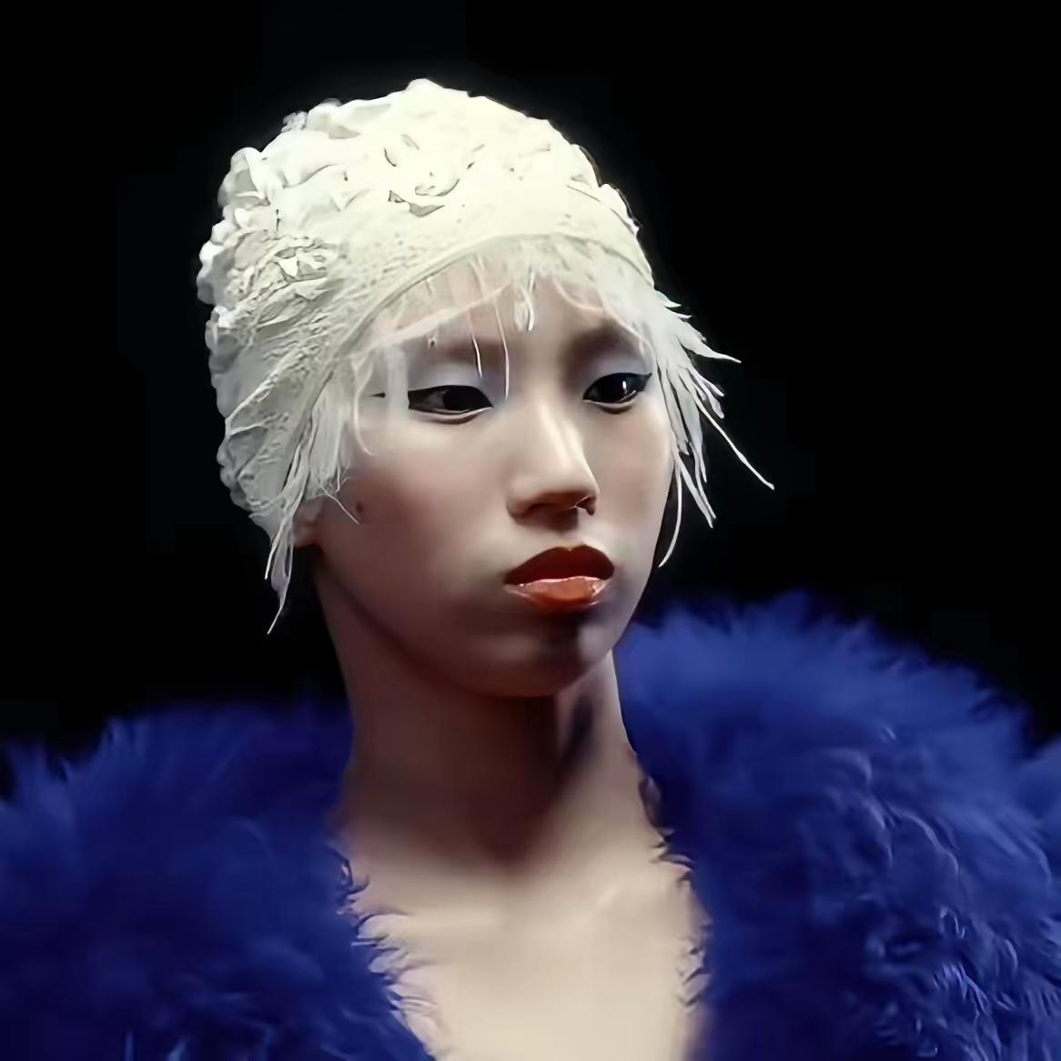 刷到一张合照，我直接愣住：陈芋汐和徐朵站一块儿，眉眼、鼻梁、笑容弧度都神似，网友