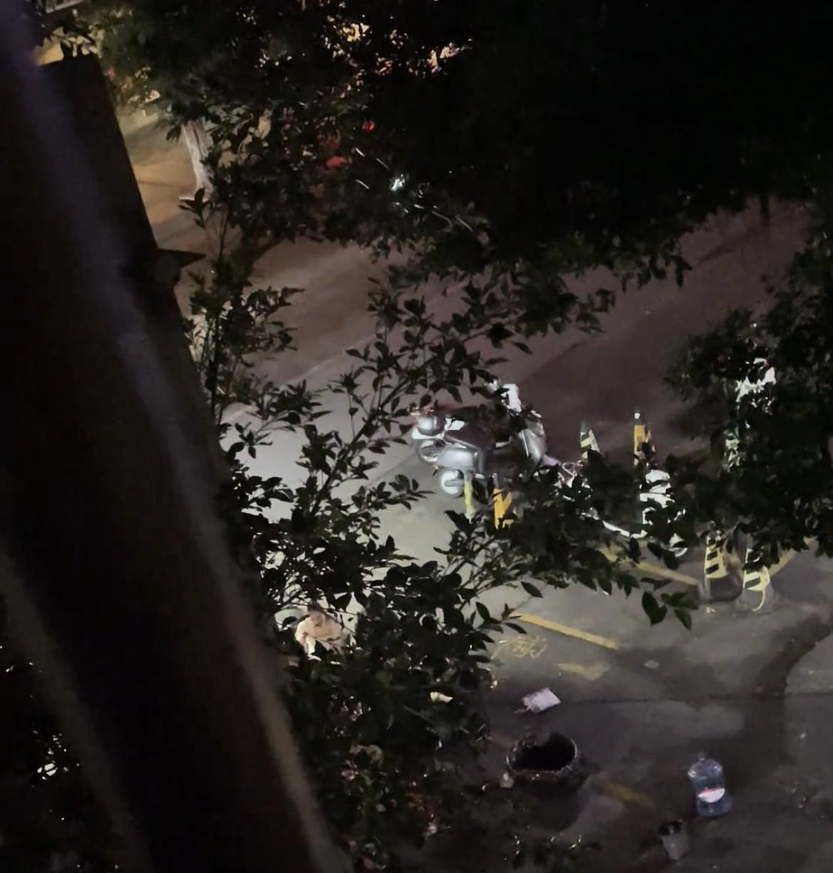 【玉林某发周边的夜宵摊凌晨扰民到天亮】

近日，玉林市城区大某发周边的一住户称：
