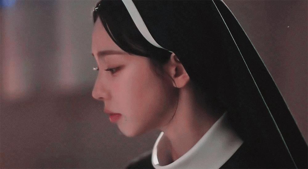 真的没人夸一下柳智敏这个演员脸吗？这个广告的每个角度都是美的，是那种圣母美，很母