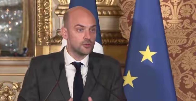 不忍了，北约八国派兵硬刚美国，特朗普大怒，美国开始拉拢俄罗斯