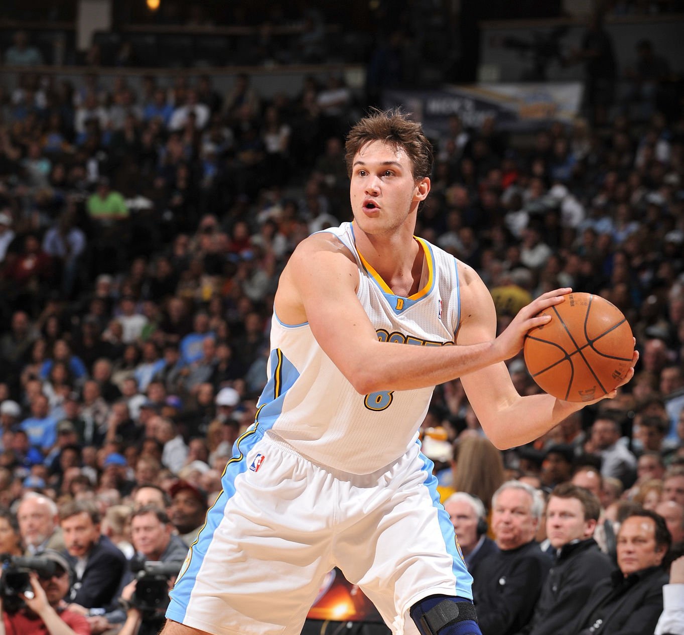 祝好37岁的加里纳利宣布退役，结束20个职业赛季，其中包括16个NBA赛季。马刺