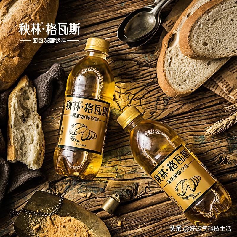 二月哈尔滨冻得哈气成霜，在中央大街马迭尔旁边排队，蹲秋林现做格瓦斯太绝了 。
