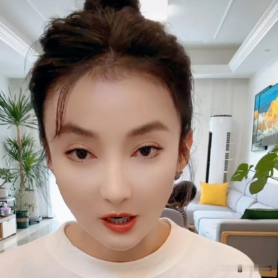陕北“悲情”歌后刘妍，不接任何商演
大部分陕北歌手，都会接商演。商演的价钱和歌手