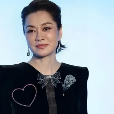 放弃上百亿的遗产，带儿女远赴美国，如今才知道毛阿敏有多聪明。260亿的遗产，说不