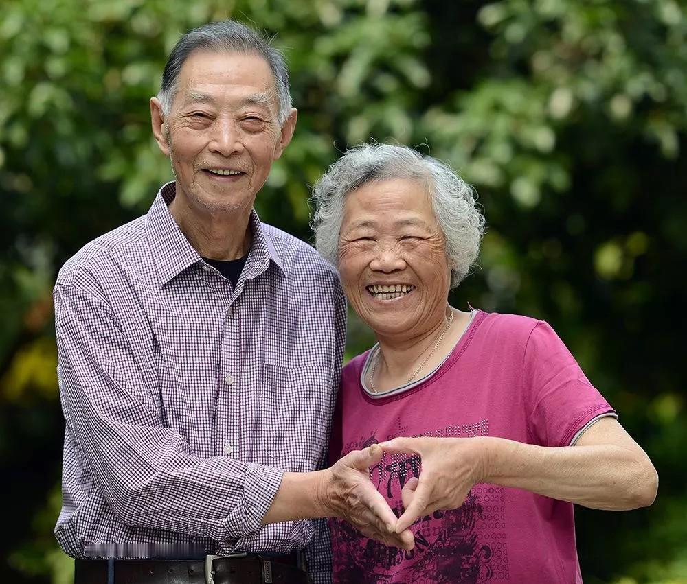 医生再三告知：老人同房时，需要注意这5点！不然可能麻烦就大了
 
老年人的性生活
